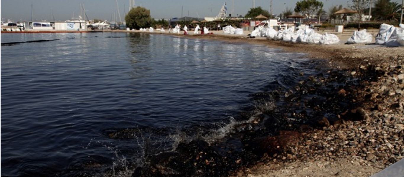 Οικολογική και επιχειρηματική ζημιά η πετρελαιοκηλίδα στον Σαρωνικό (φωτό,βίντεο)